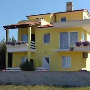 Kamelija , Fažana Croazia